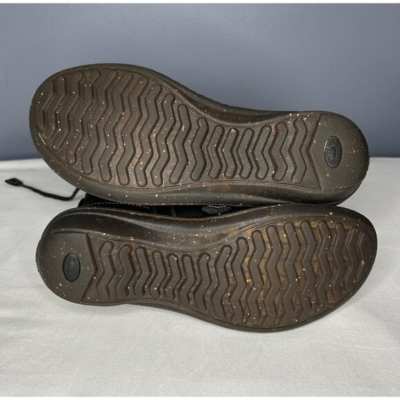 UGG Australia Cove Boots Womens Size 8 Black Sheepskin Lined Leather Ankle - Picture 16 of 16